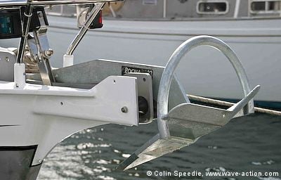 A Rocna anchor on the bow of a OVNI 435 aluminum sailboat