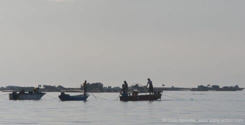 It was a slightly surreal experience to wake up at anchor in the middle of a busy fishing fleet. The fishermen were working right up to the viveiros, and probably didn't view us as being more than just another obstruction to work around and were cheerful and friendly. 