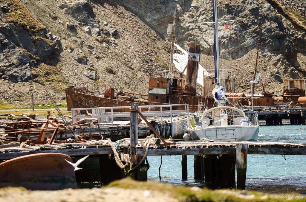 "Juan Sa Bulan III" alongside at Grytviken Marina (!)