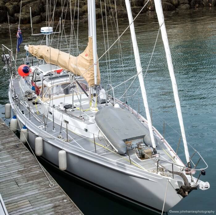 docking sailboat without motor